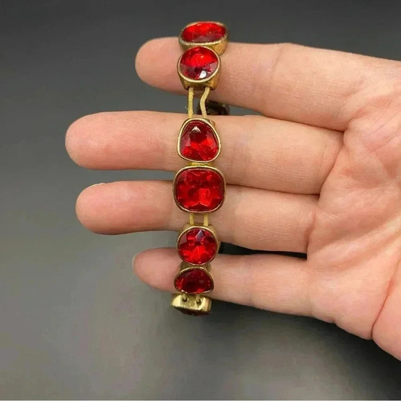 VGT Ruby Gold-tone Rhinestone Crystal Jewelry Set Necklace Earrings Bracelet - Picture 6 of 11